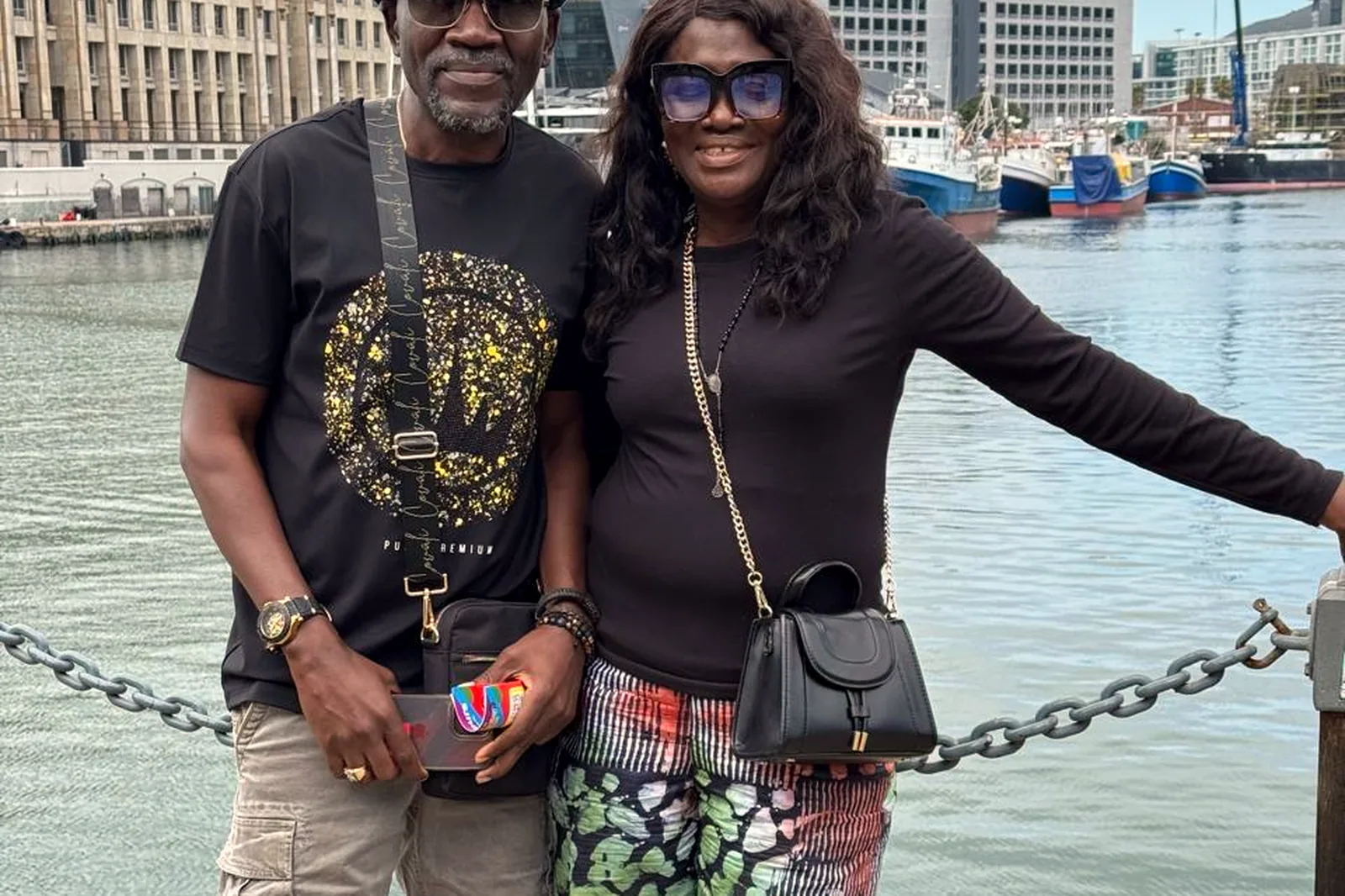 Couple at the V&A Waterfront harbour in Cape Town